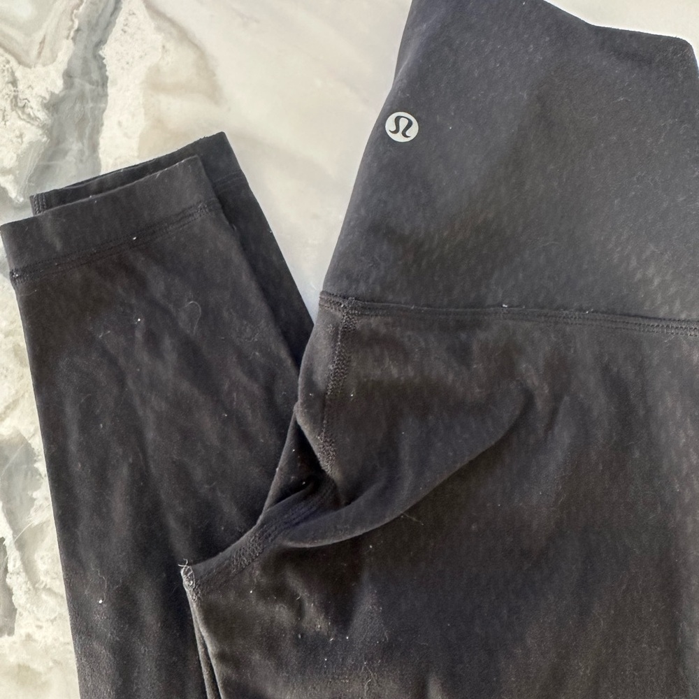 Lululemon Leggings. Size 2, length 27. Black tone-on-tone diamond pattern.